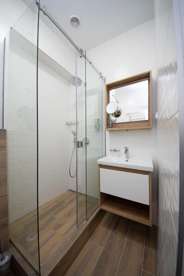 современный минимализм в центре киева. Apartment